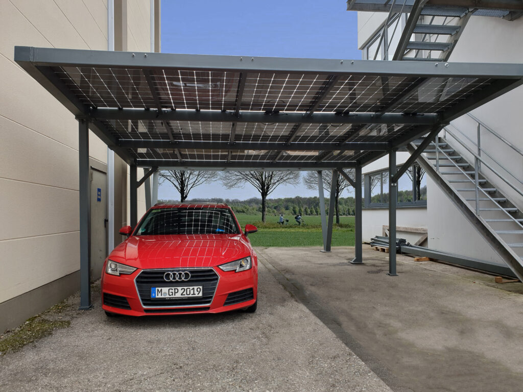Fotovoltaický solární parkovací přístřešek na auto